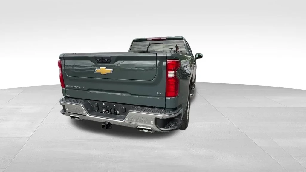 Used 2025 Gray Chevrolet LT image 7