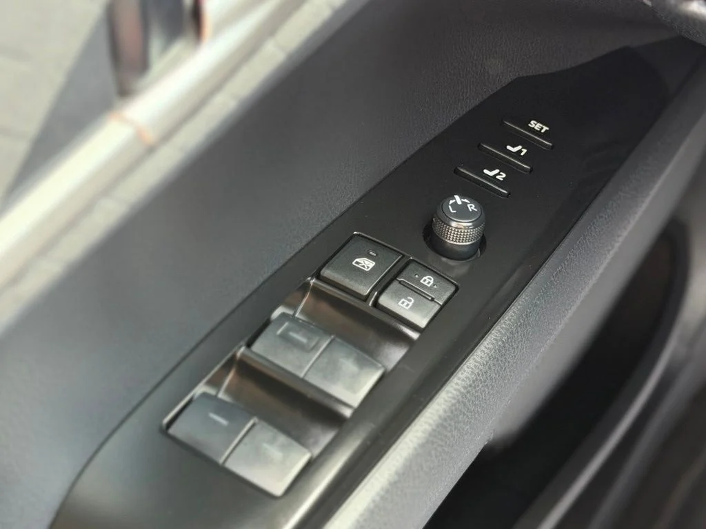 Used 2025  Toyota XLE image 22