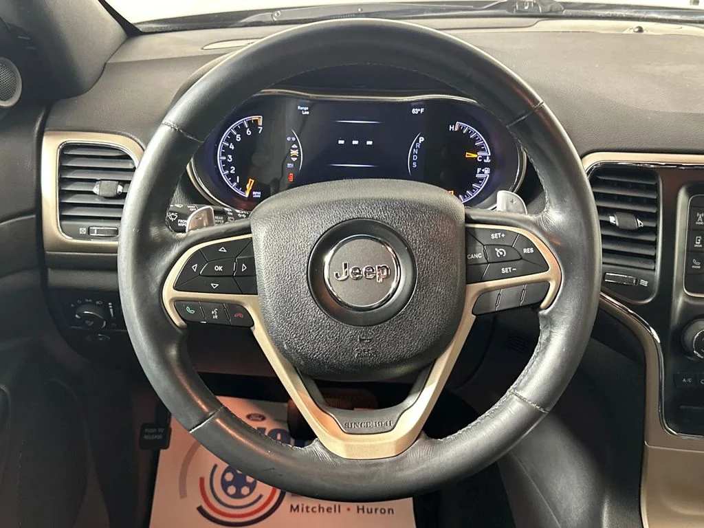 Used 2015 Silver Jeep Laredo image 23