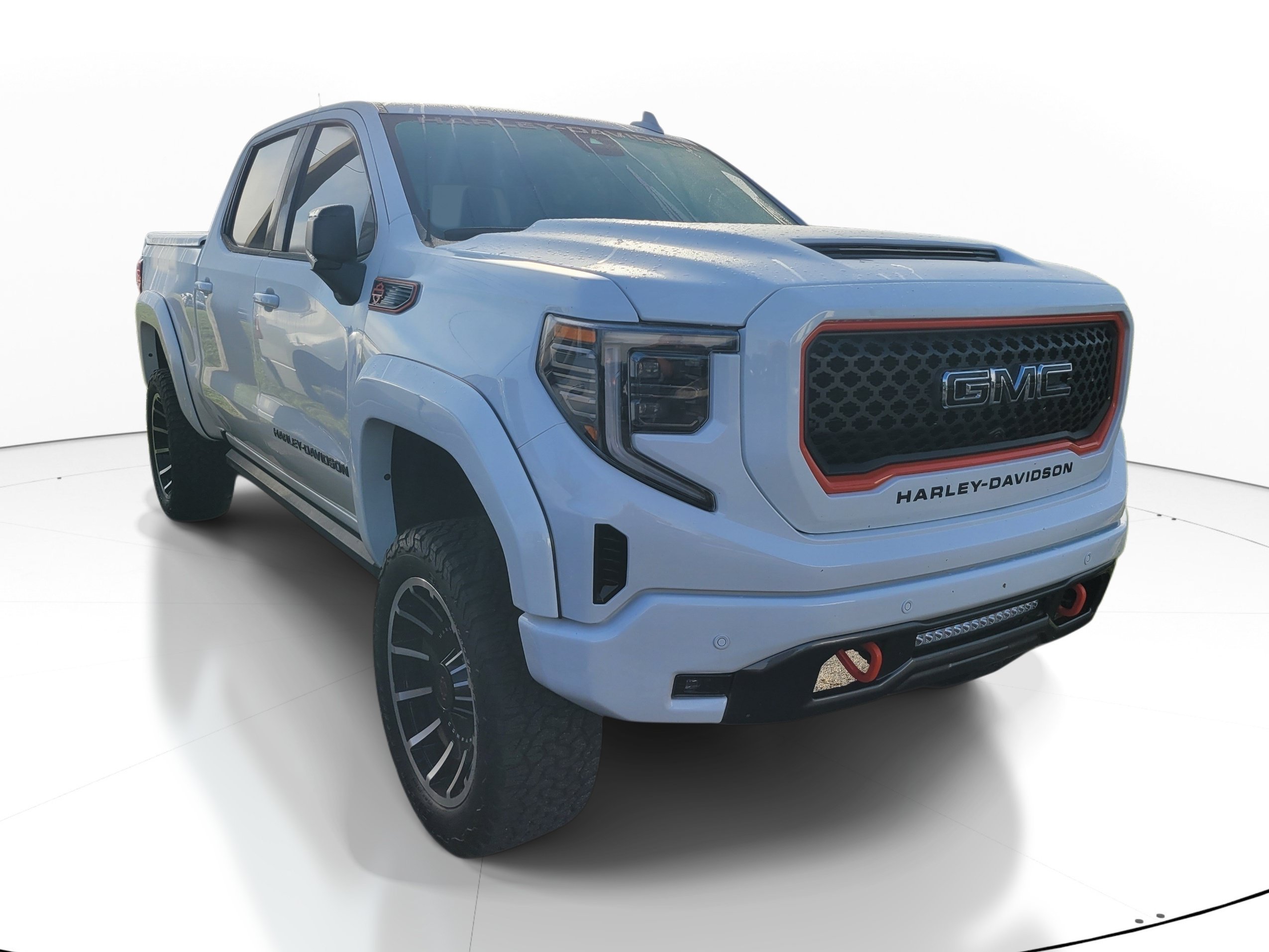 Used 2025 Summit White GMC AT4 image 1