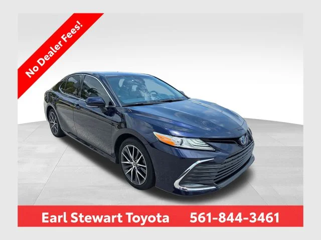 2022 Toyota Camry XLE Hybrid's photo