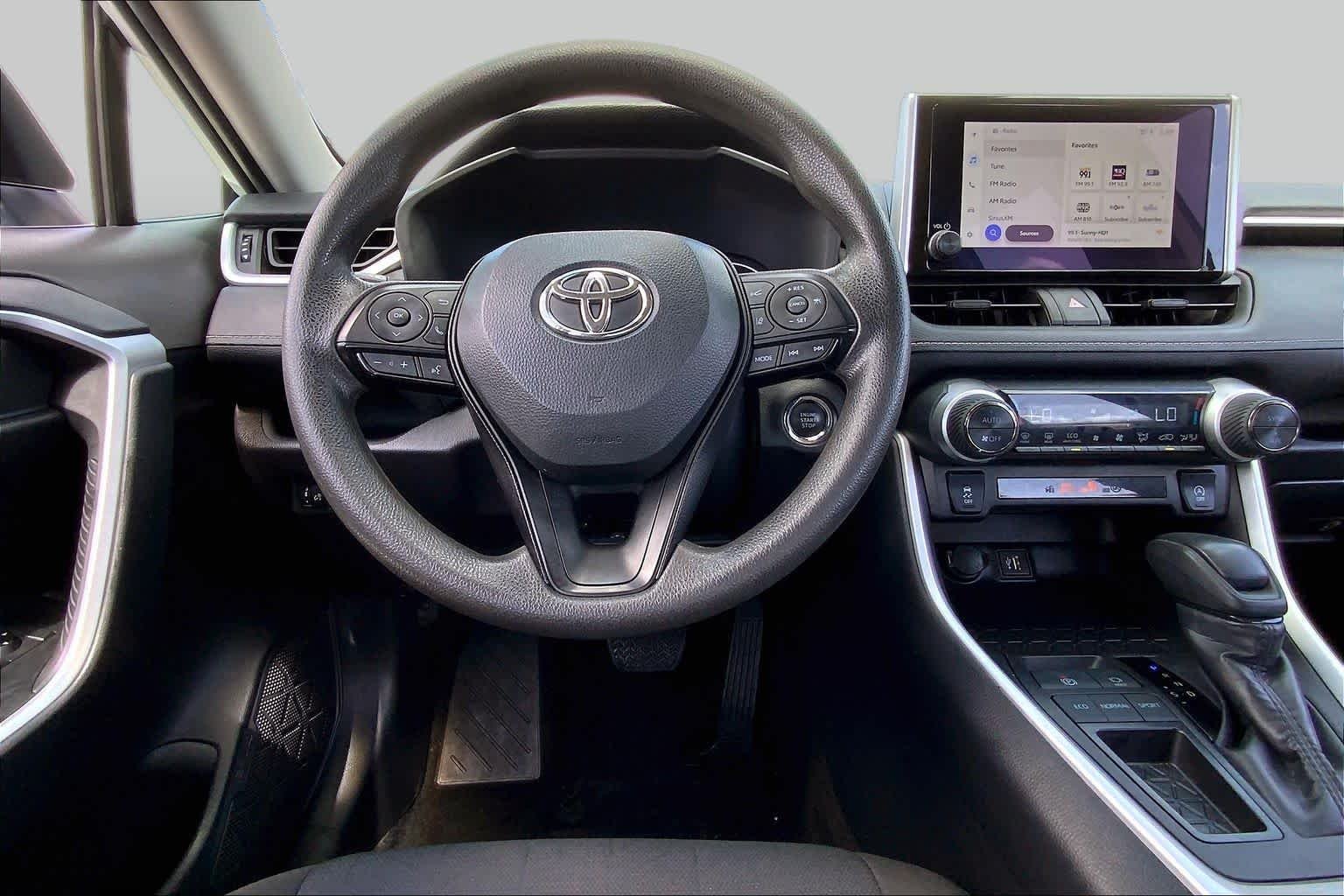 Used 2025 Ice Cap Toyota XLE image 6