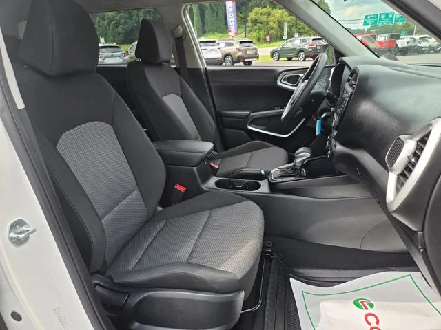 Used 2022 White Kia LX image 21