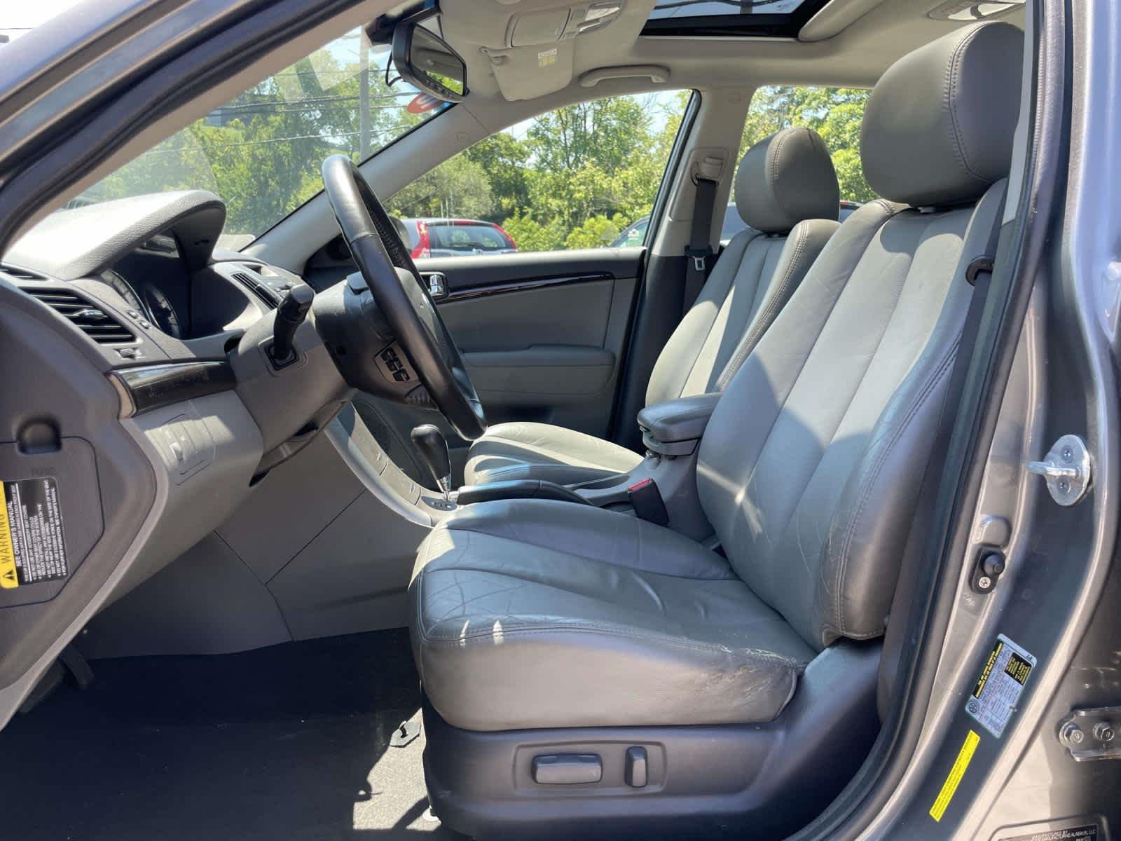 Used 2010 Willow Gray Hyundai Limited PZEV image 21