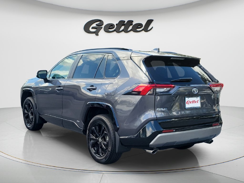 2025 Toyota RAV4 SE - Photo 7