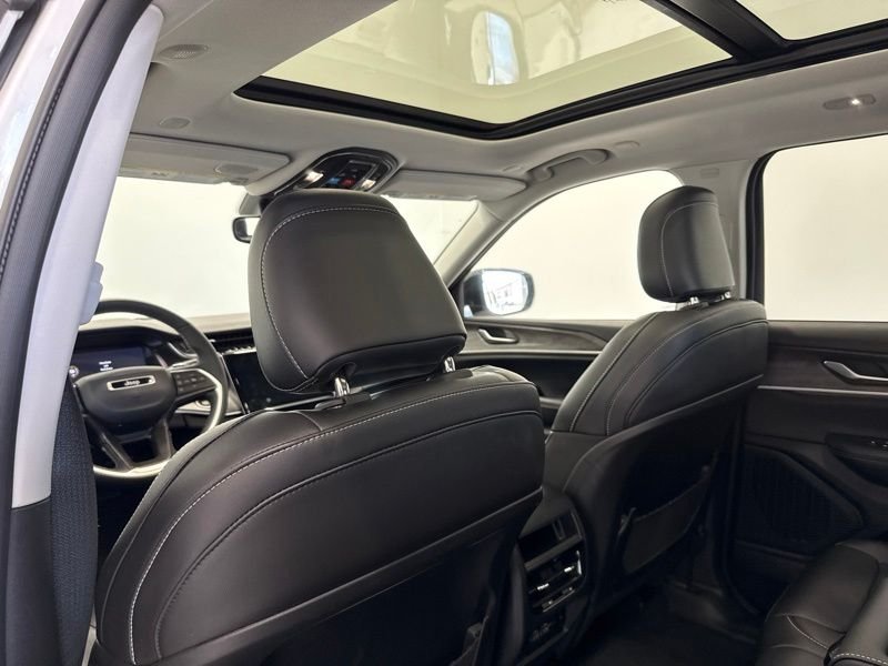 Used 2023 White Jeep Limited image 19