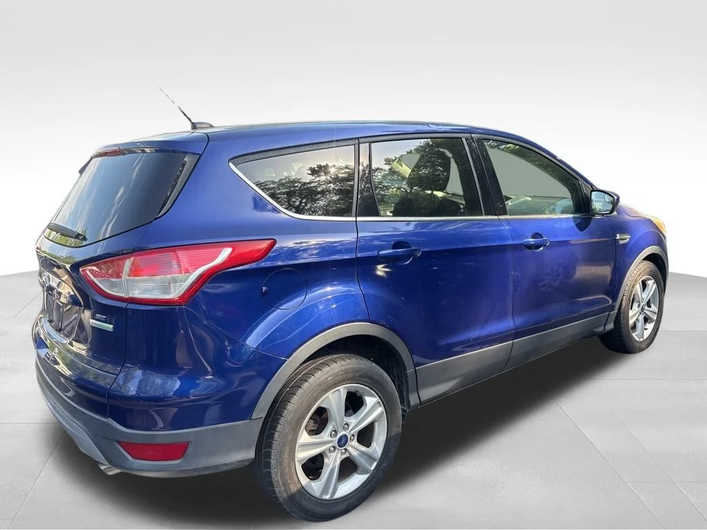 Used 2014 Blue Ford SE image 11