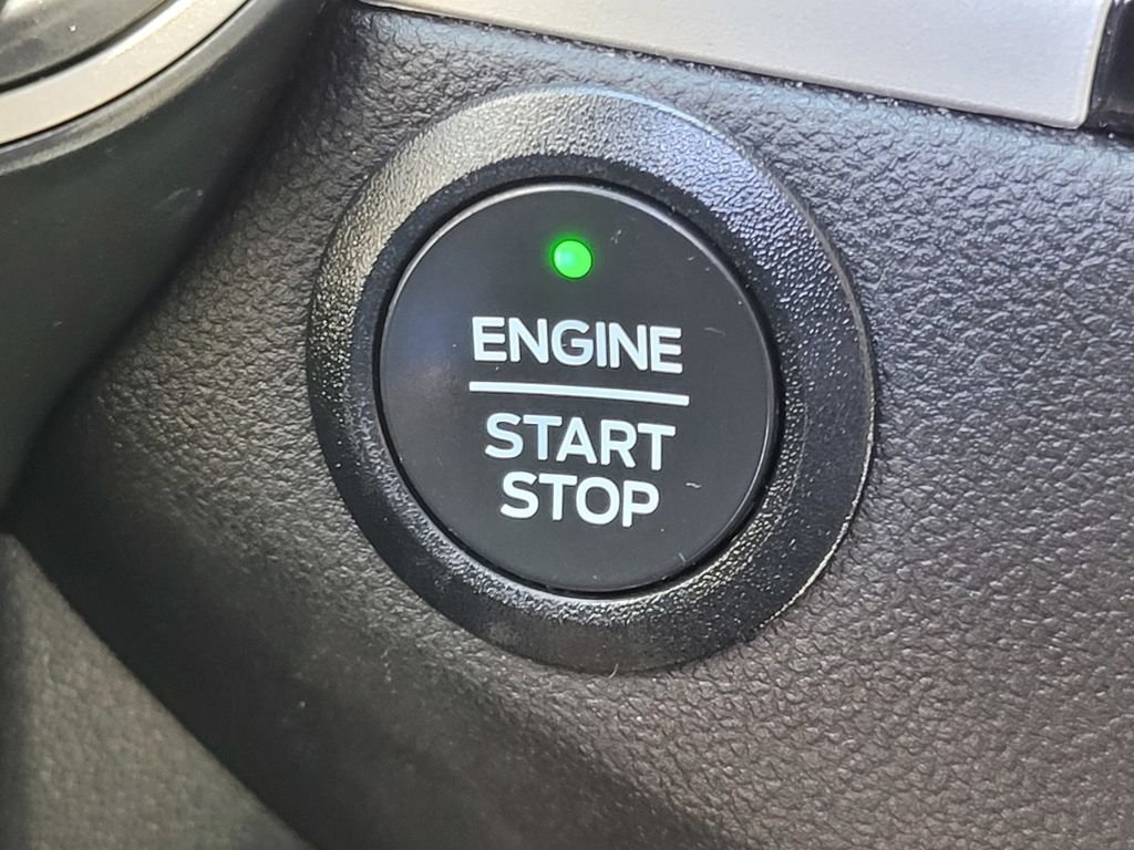 Used 2022 White Ford SEL image 23