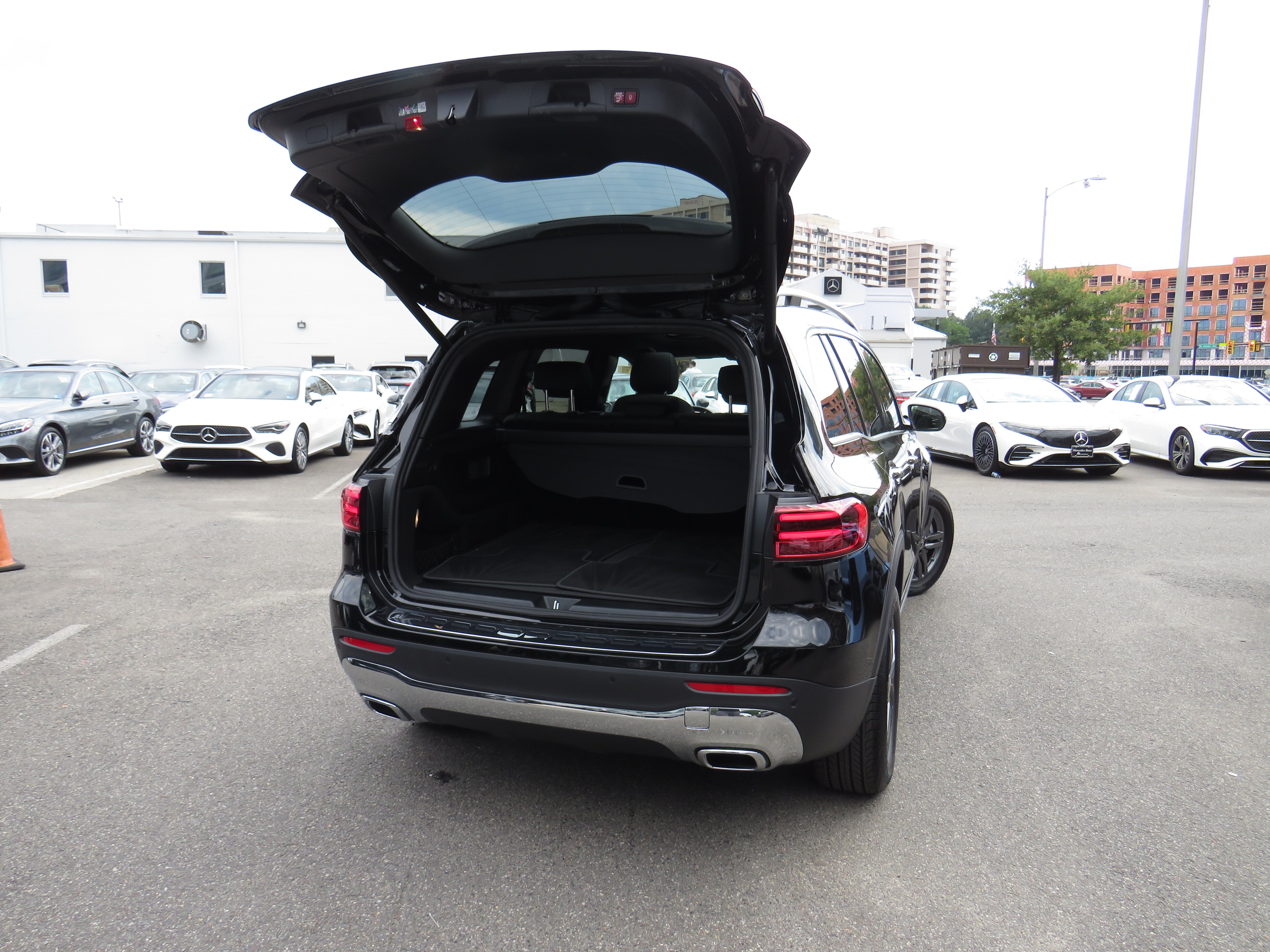 Used 2026 Night Black Mercedes-Benz GLB 250 4MATIC® image 29