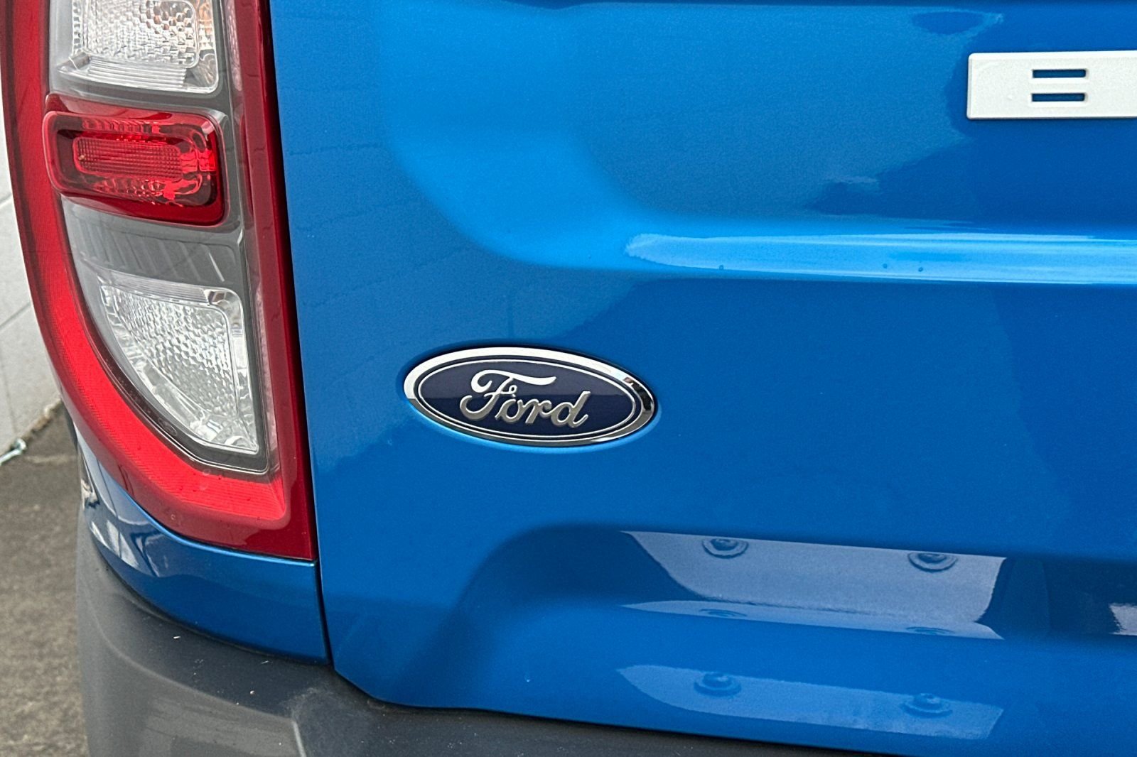 Used 2025 Blue Ford Badlands image 31