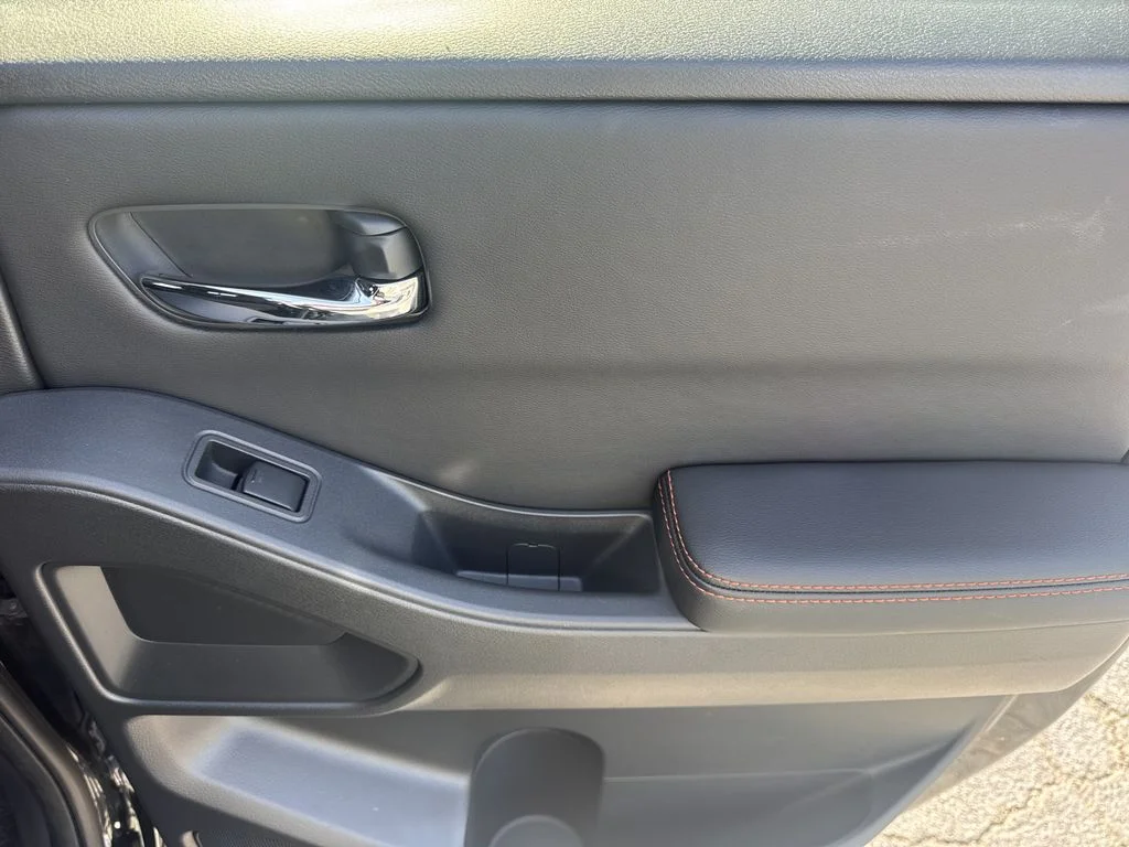 Used 2025 Black Nissan PRO-X image 16