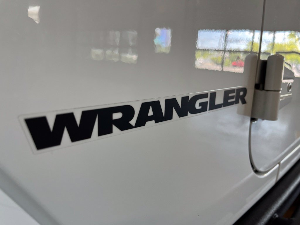 Used 2017 Bright White Clearcoat Jeep Rubicon image 10