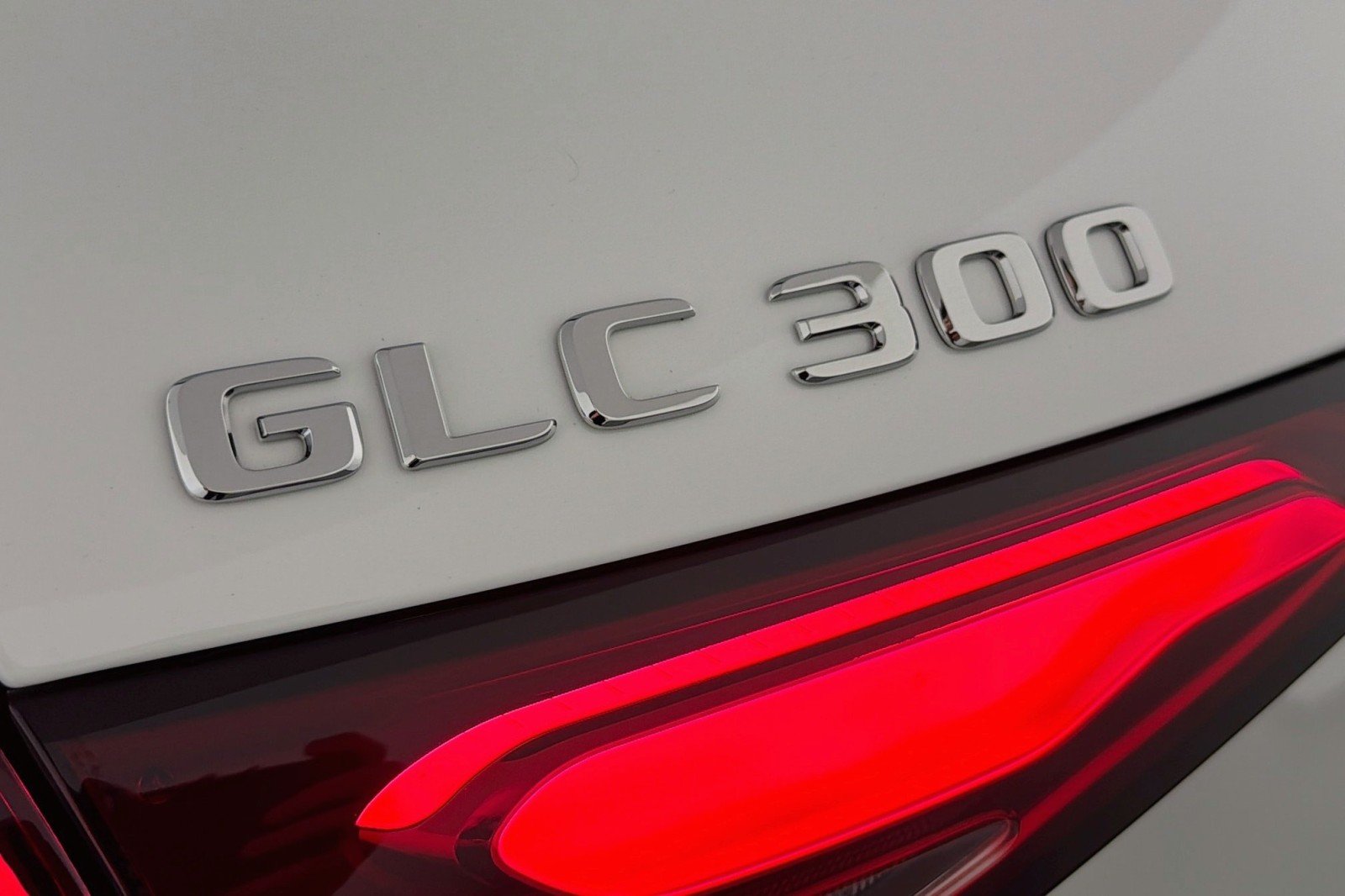 New 2026 Polar White Mercedes-Benz GLC 300 SUV image 4