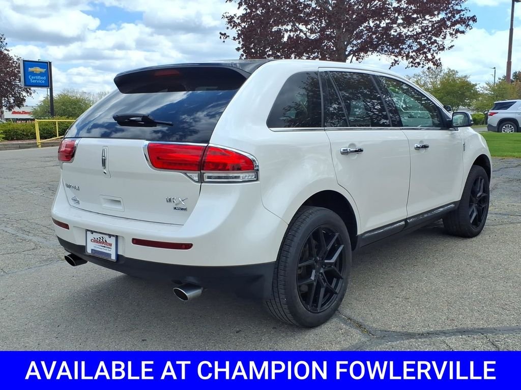 Used 2015 White Lincoln Base image 6
