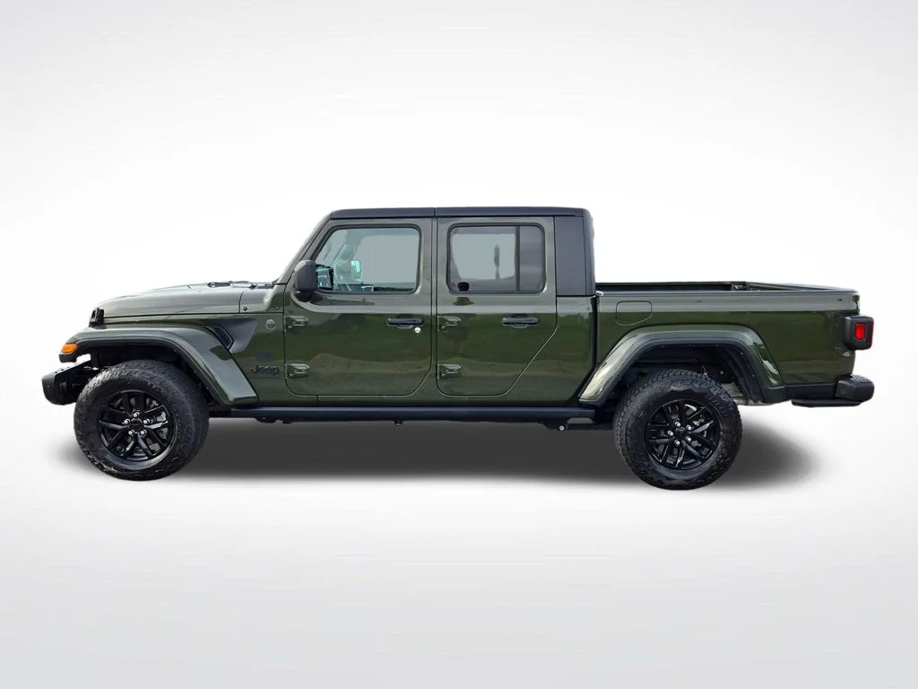 Used 2023 Green Jeep  image 6
