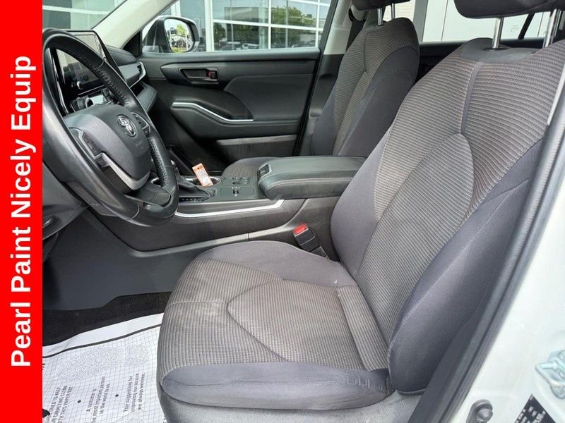 Used 2023 Pearl Toyota LE image 17
