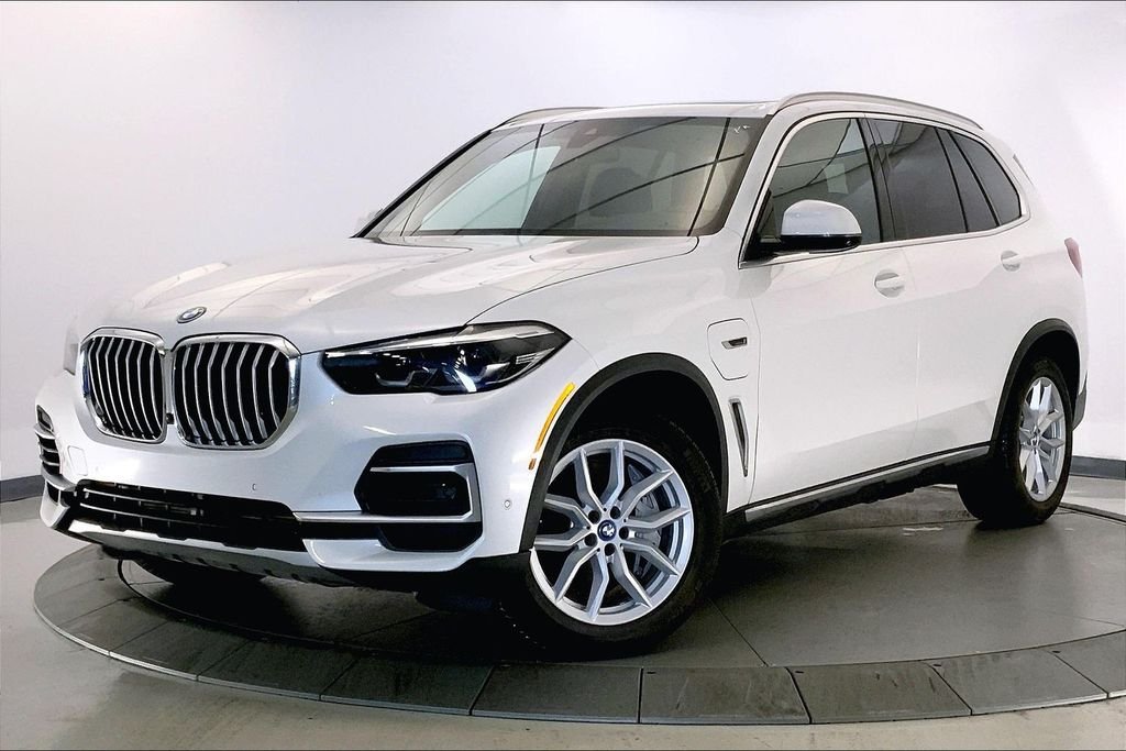 Used 2023 Mineral White Metallic BMW  image 11