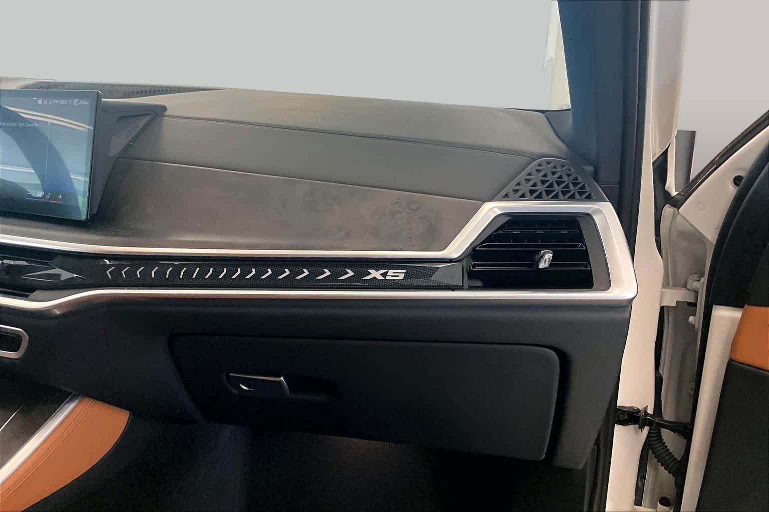 Used 2024 Alpine White BMW xDrive40i image 17
