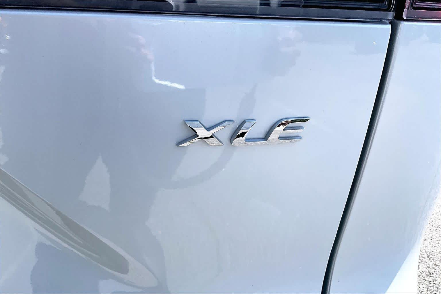 Used 2023 Wind Chill Pearl Toyota XLE image 10