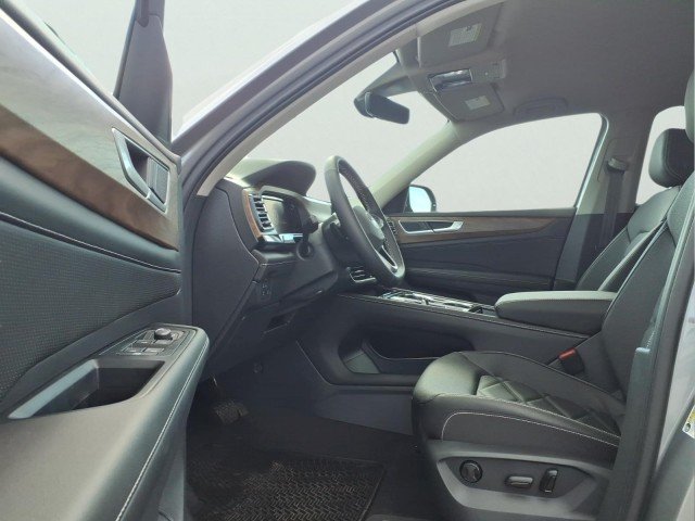 New 2026 Silver Mist Metallic Volkswagen SE w/Technology 4M image 17