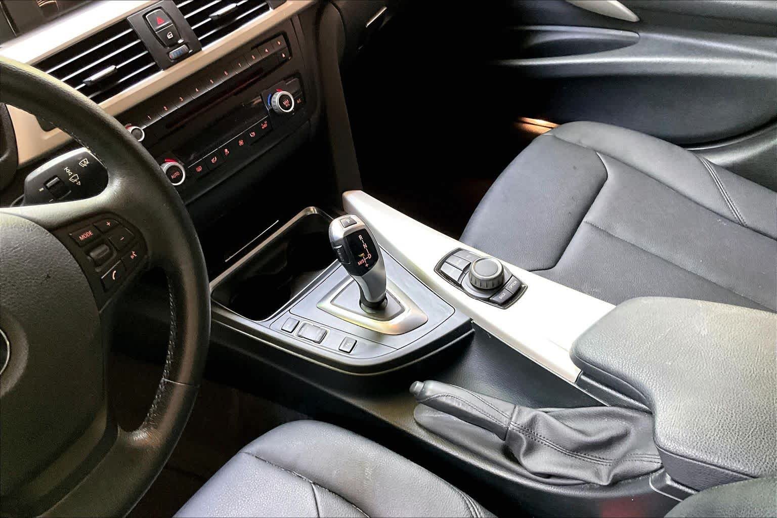 Used 2015 Jet Black BMW 320i image 16