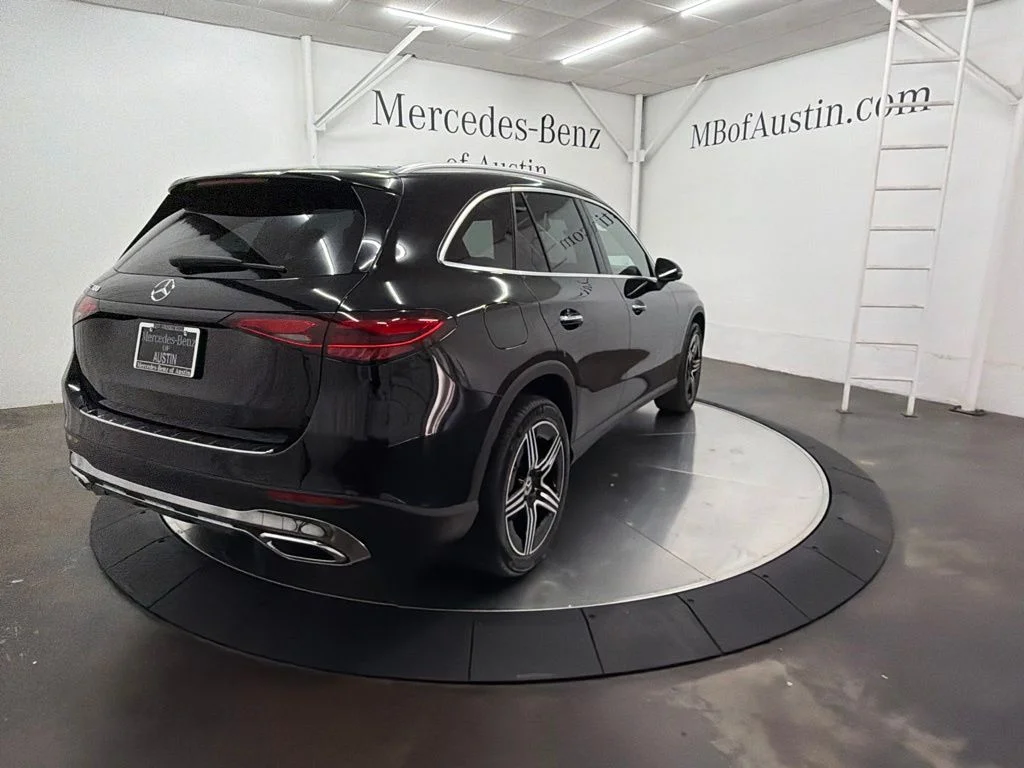New 2027 Black Mercedes-Benz GLC 300 image 7