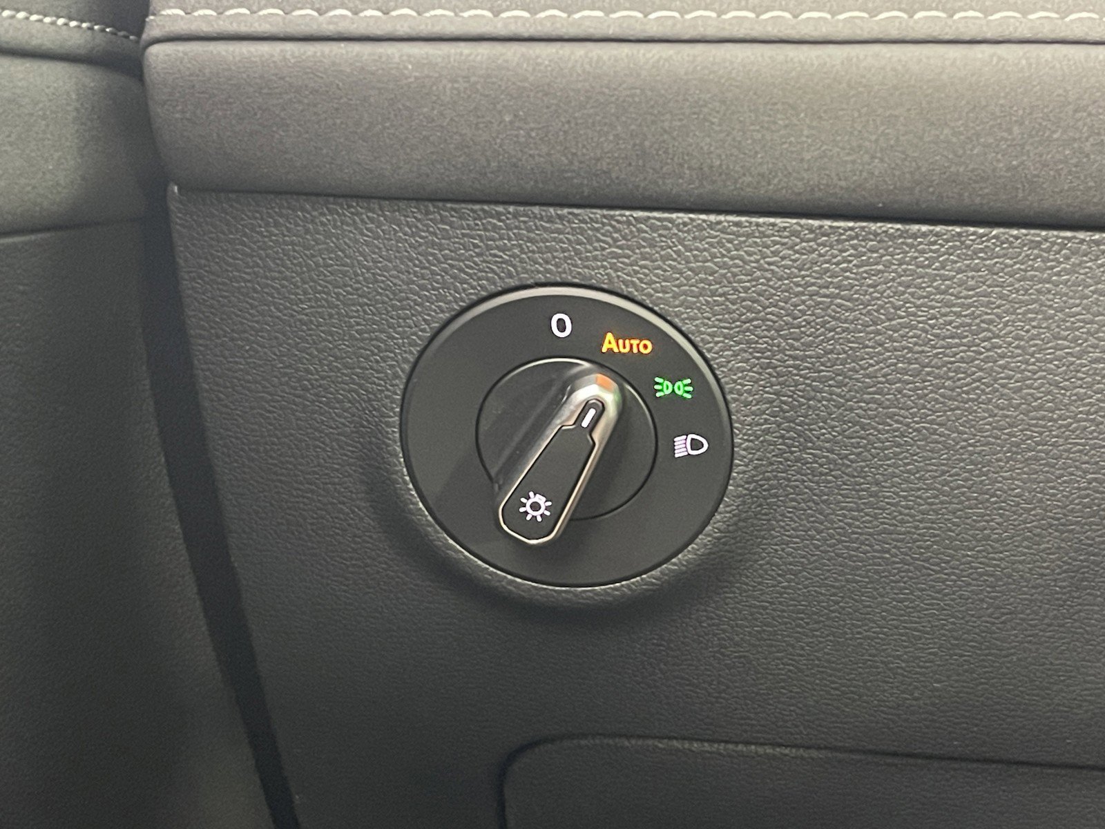 2025 Volkswagen Taos SE Black - Photo 23