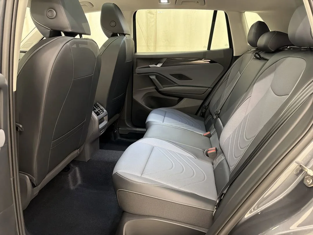 New 2026 Platinum Gray Metallic Volkswagen SE image 19