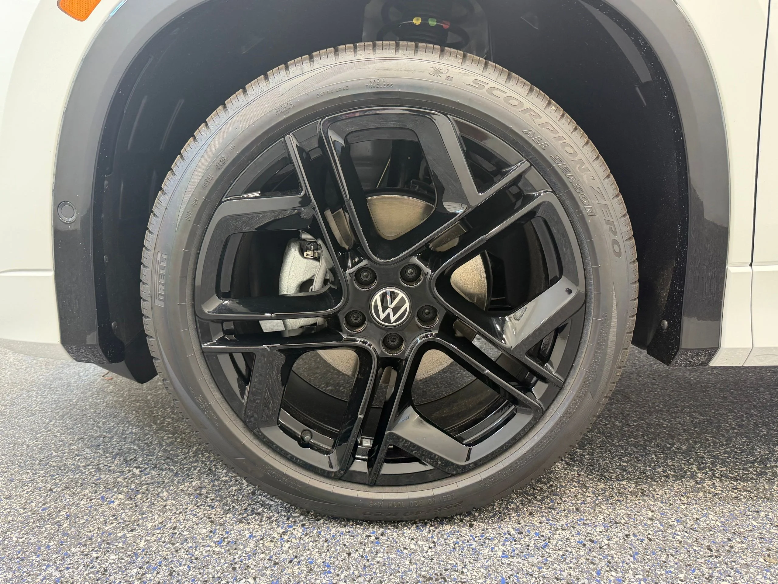 New 2026 White Volkswagen 2.0T SE R-Line Black image 11