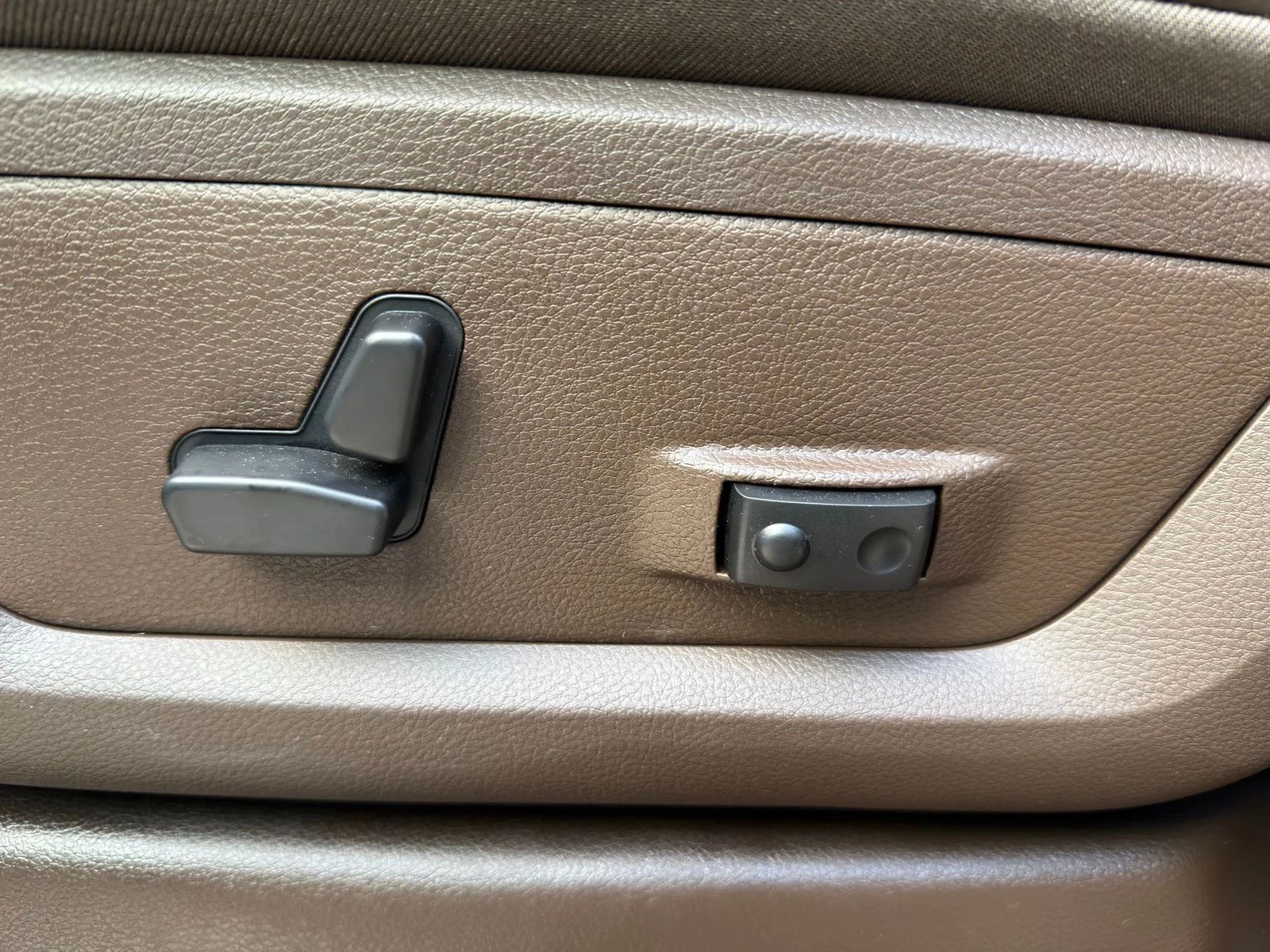 New 2026 Bright White Clear-Coat Exterior Paint RAM Laramie image 18