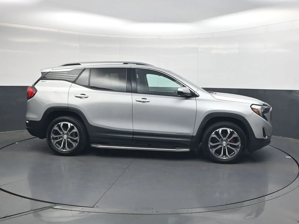Used 2021 Silver GMC SLT image 4