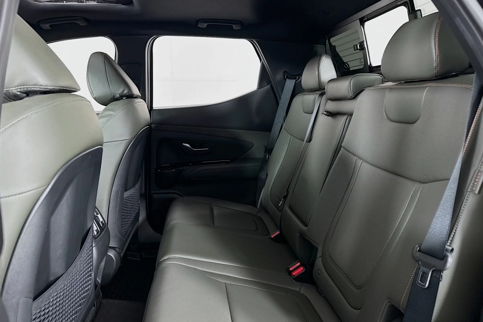 Used 2025 Phantom Black Hyundai Limited image 8
