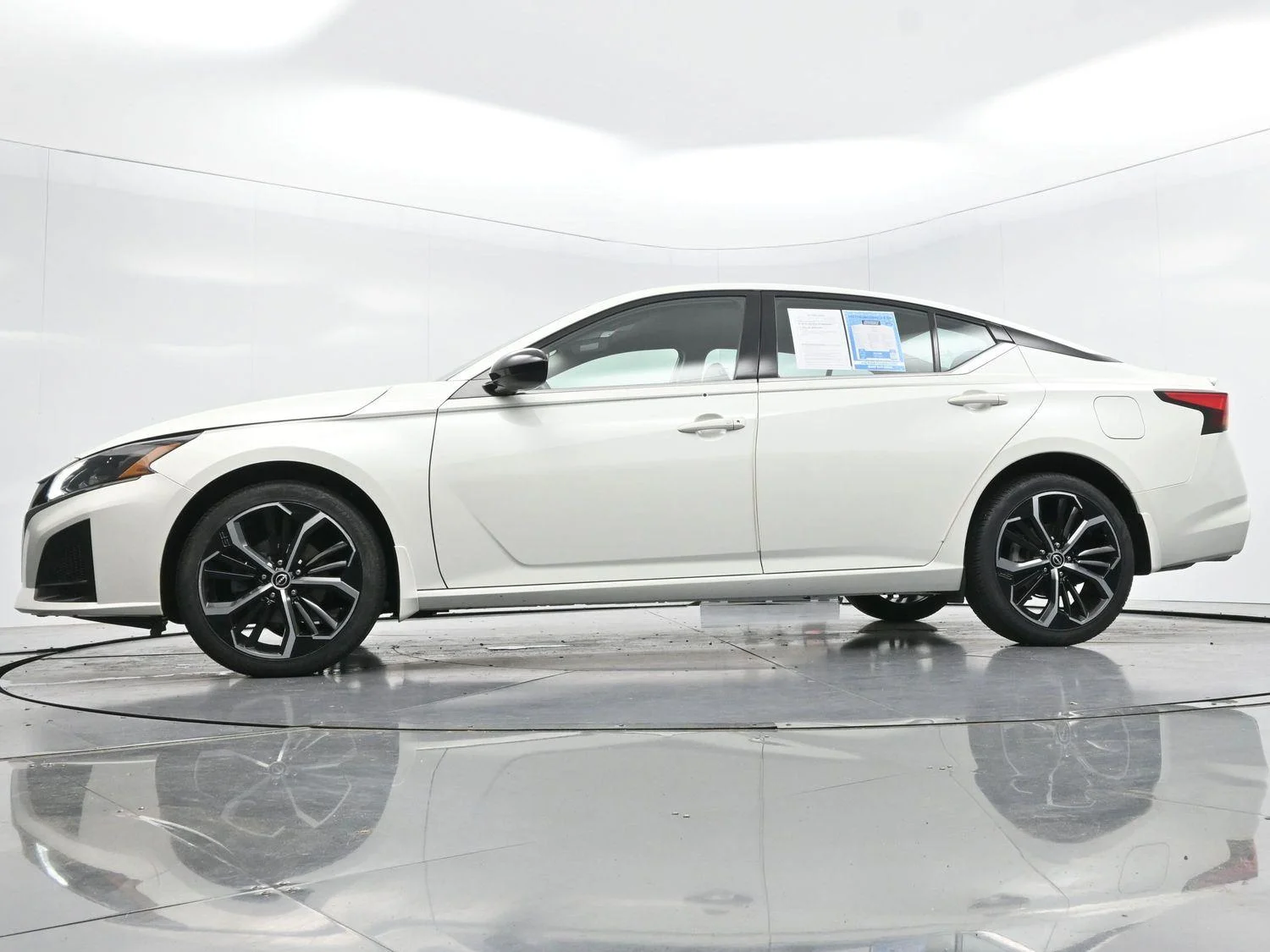 Used 2023 Pearl White Tricoat Nissan 2.5 SR image 43