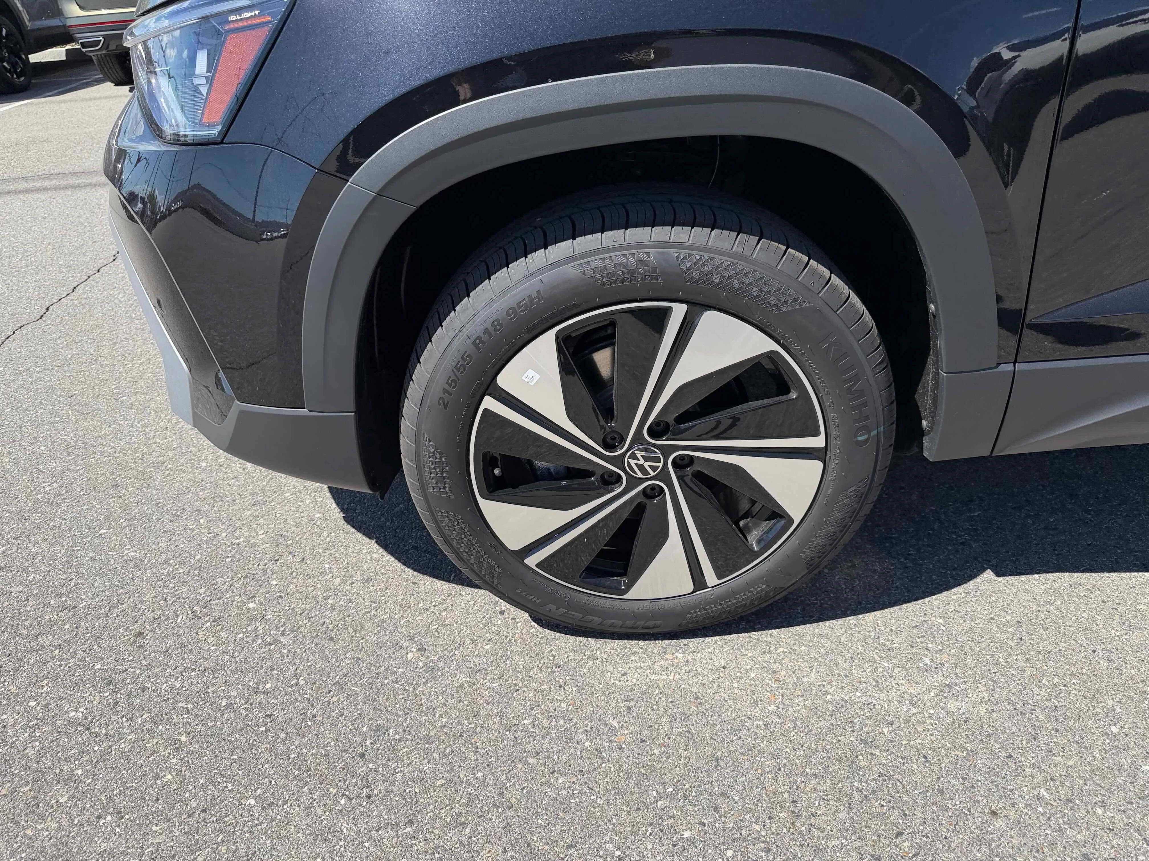 New 2026 Deep Black Volkswagen SE image 13