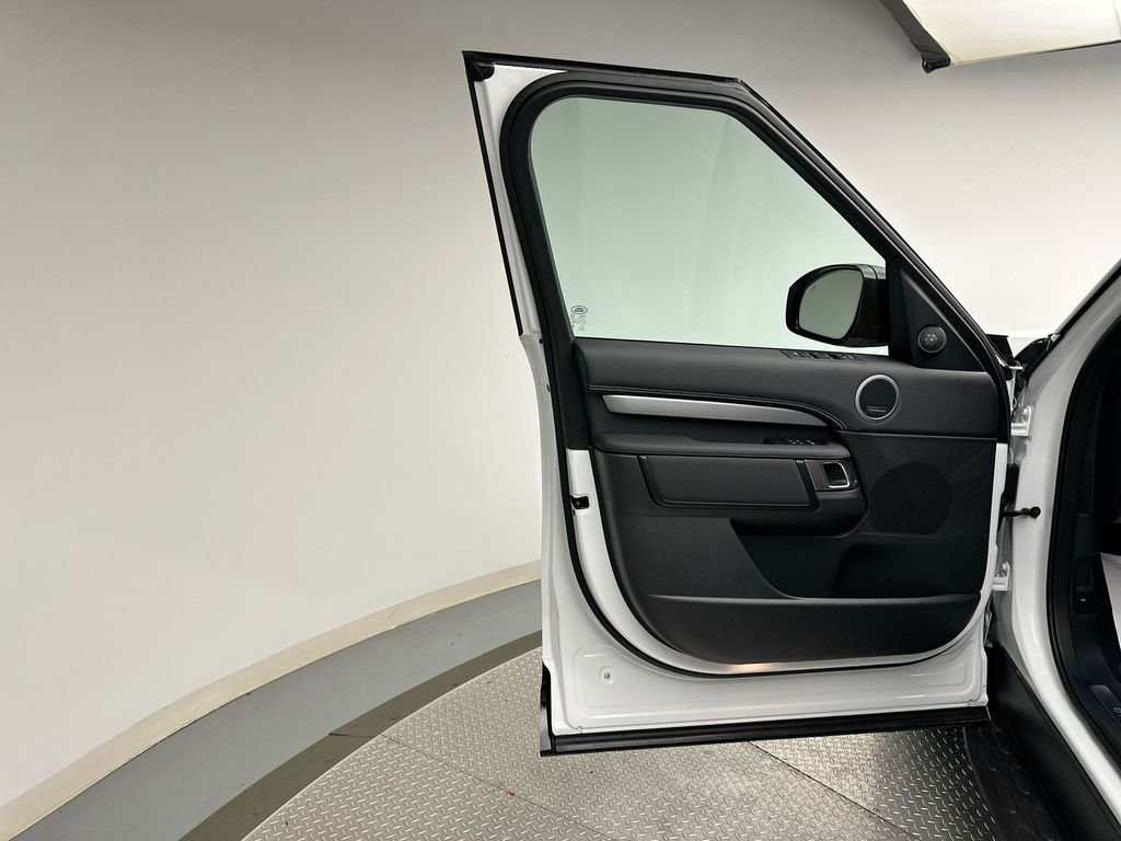 Used 2025 Fuji White Land Rover Dynamic SE image 7