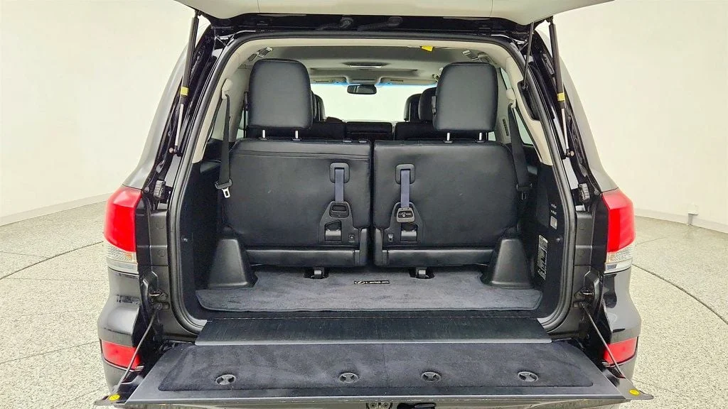 Used 2013 Black Onyx Lexus 4WD 4dr w/ Luxury Package, Mark Levinson & Rear Entertainment image 23