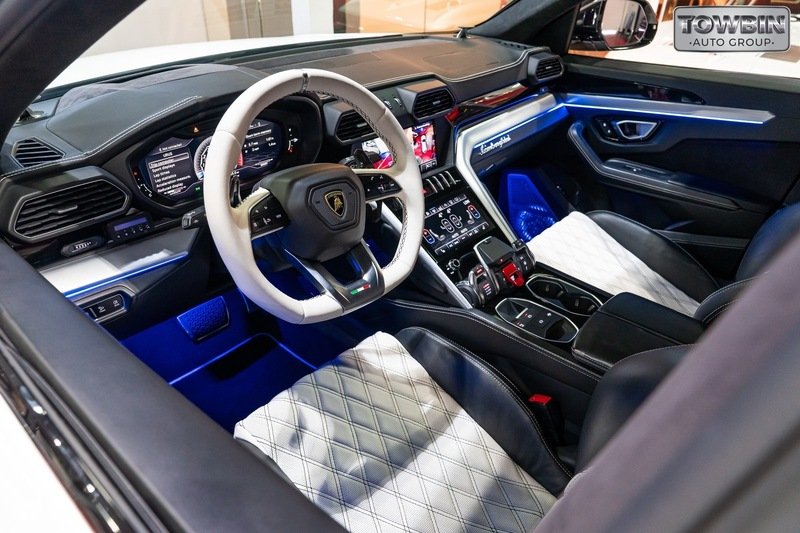 Used 2019  Lamborghini Base image 2