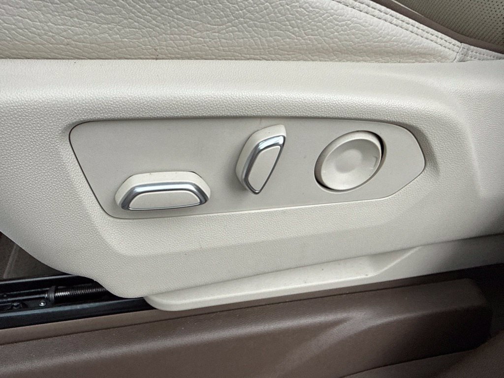 Used 2022 White GMC Denali image 26