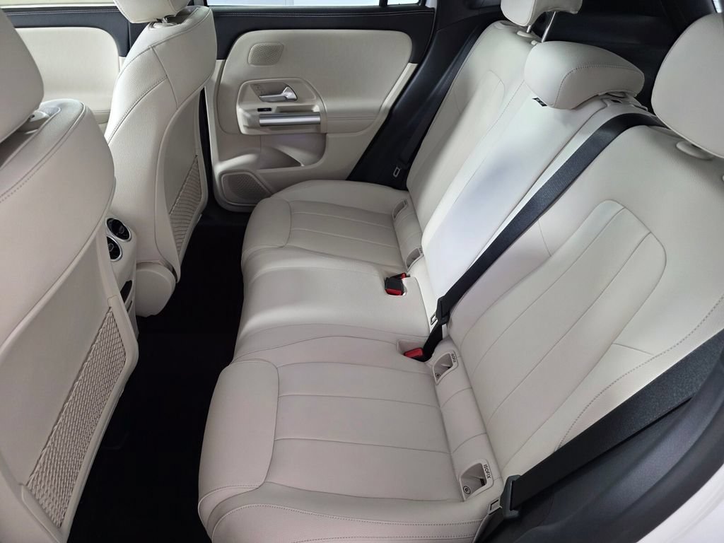 New 2026 Polar White Mercedes-Benz GLA 250 image 27