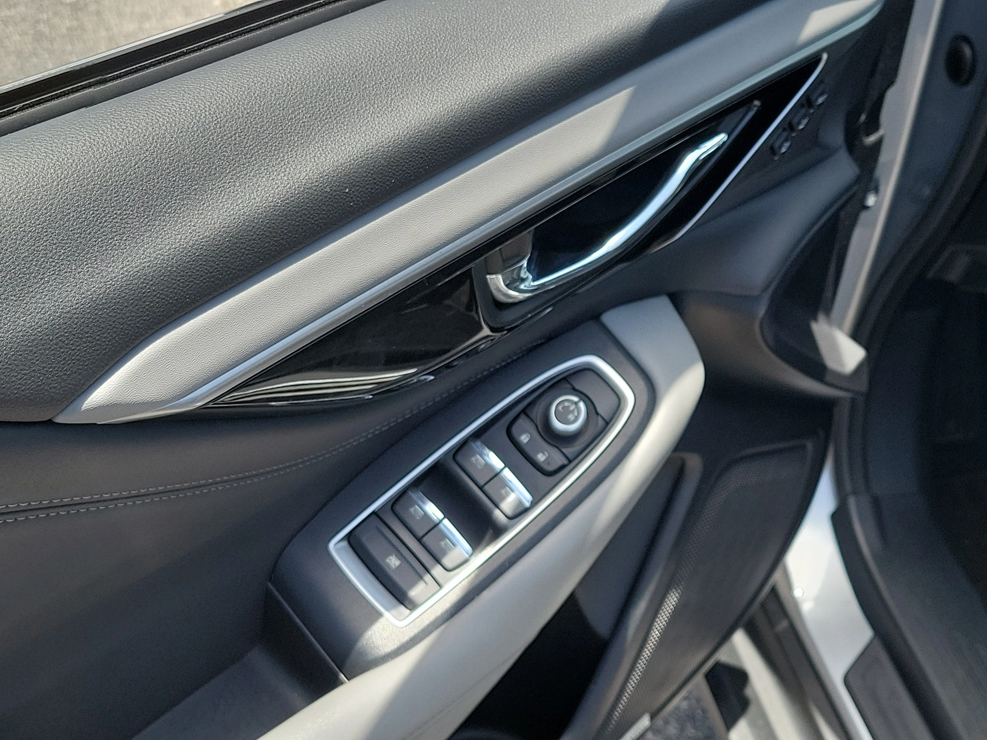 Used 2020 Ice Silver Metallic Subaru Limited image 21