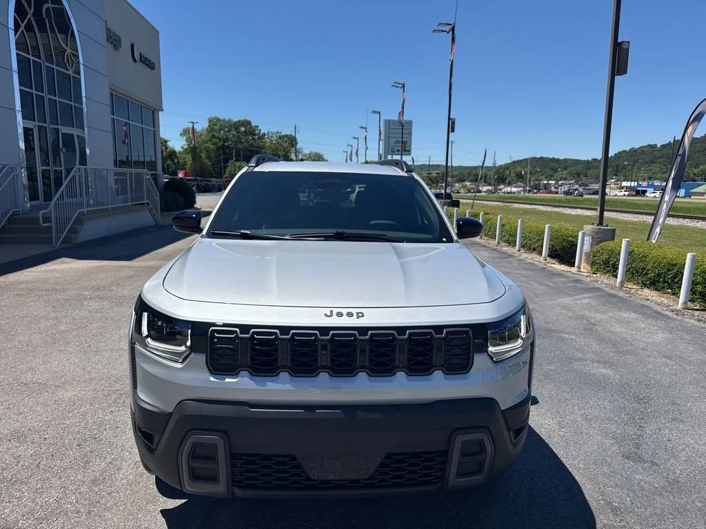 New 2026 Silver Zynith Clear-Coat Exterior Paint Jeep Limited image 2