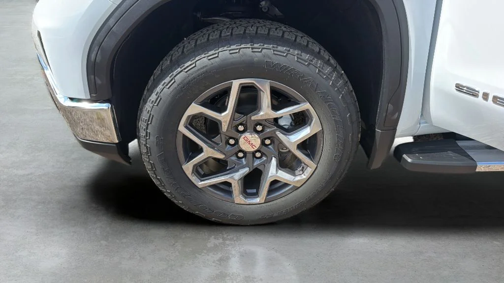New 2026 White GMC SLT image 19