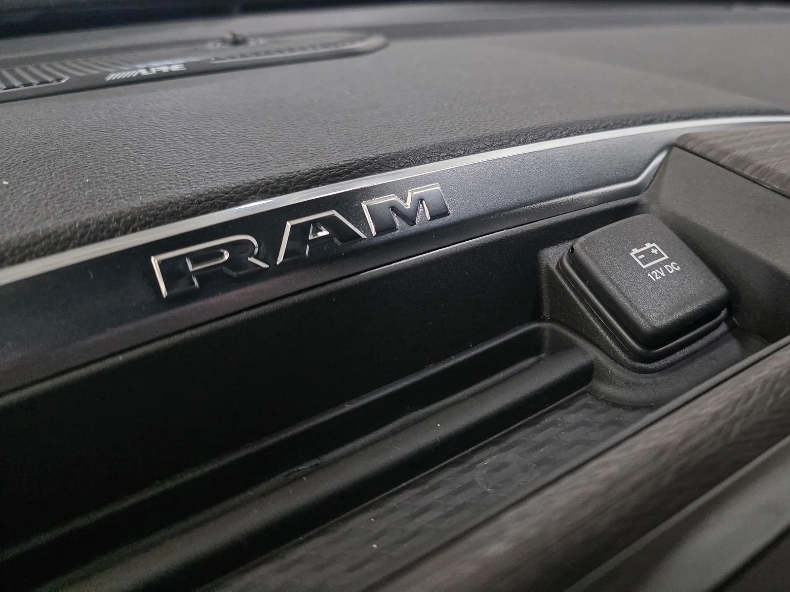 2026 RAM 1500 Laramie - Photo 32
