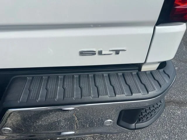 Used 2022 White GMC SLT image 6