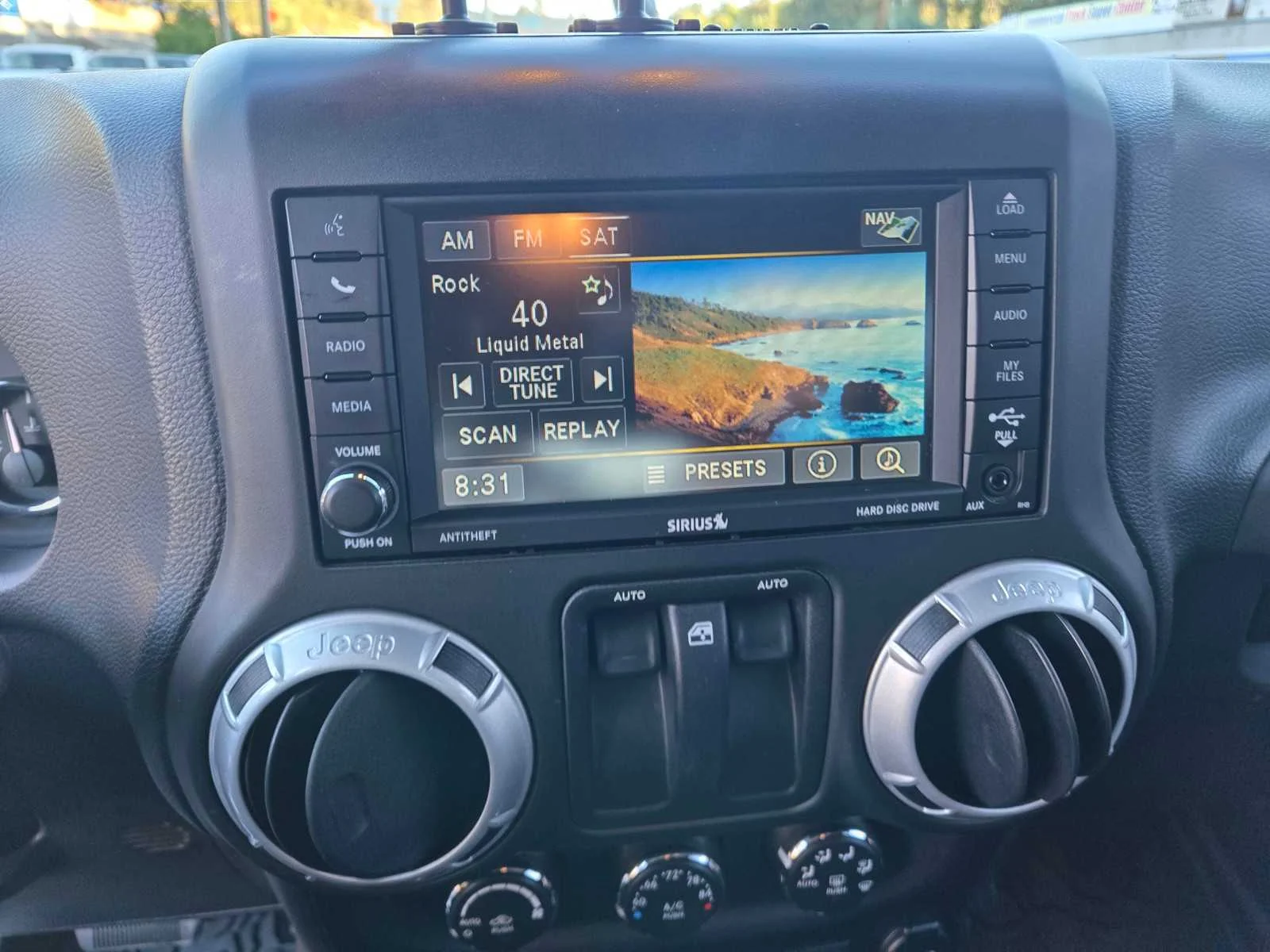 Used 2014  Jeep Rubicon image 16