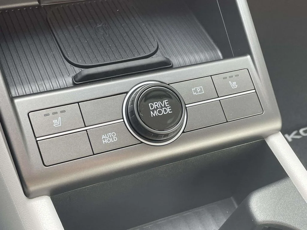 New 2026 White Hyundai SEL Premium image 29