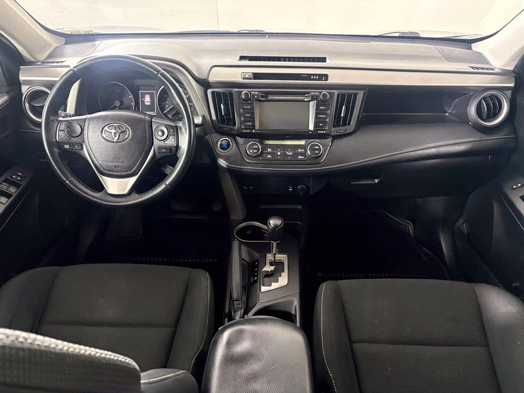 Used 2018 Black Toyota XLE image 39