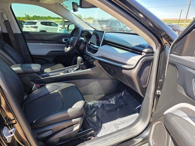 Certified Used 2022 Diamond Black Crystal Pearlcoat Jeep Latitude image 17