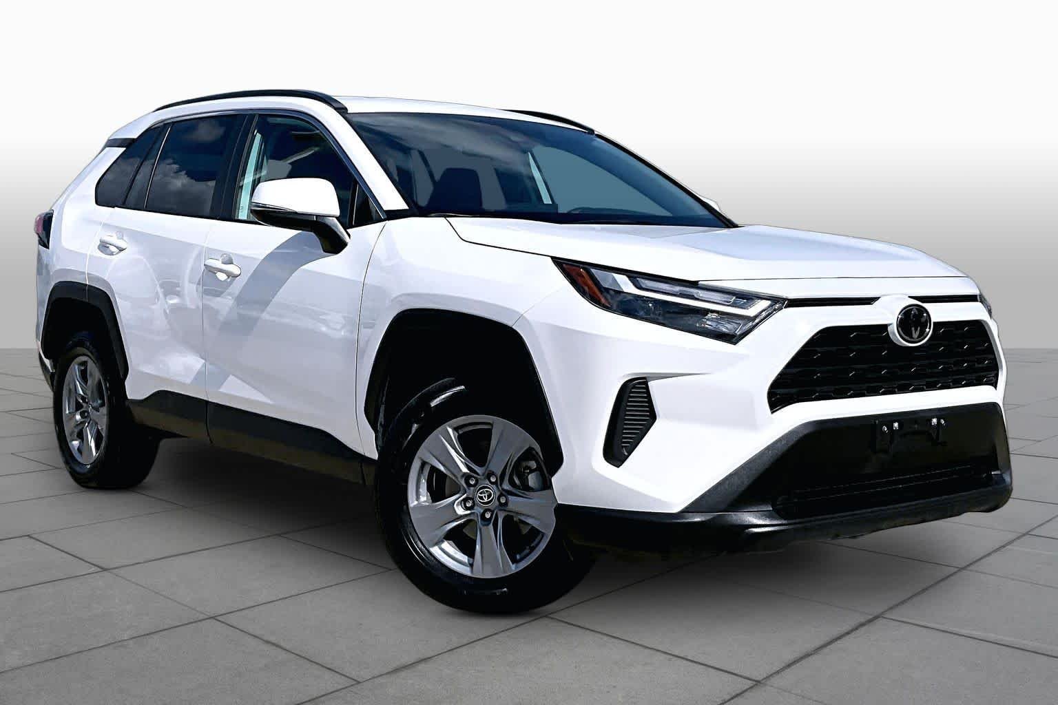 Used 2025 Ice Cap Toyota XLE image 3