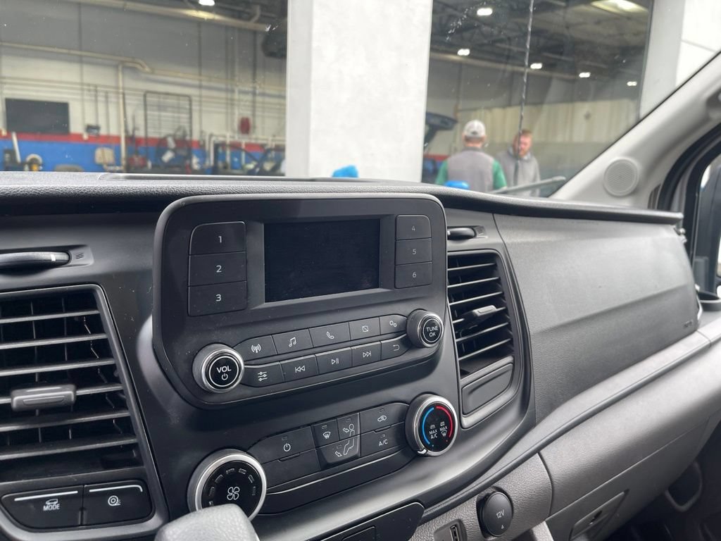 Used 2024  Ford  image 16